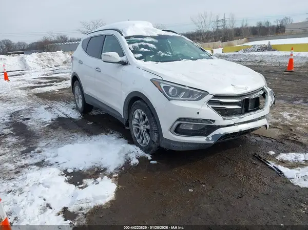 5XYZUDLA2JG528495 2018 HYUNDAI SANTA FE - Image 1