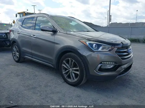 5XYZUDLA6HG463726 2017 HYUNDAI SANTA FE - Image 1