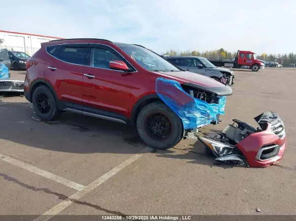 5XYZUDLA7HG397672 2017 HYUNDAI SANTA FE - Image 1