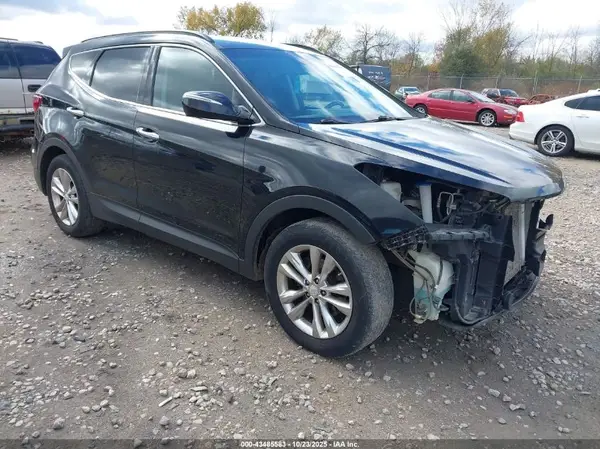 5XYZUDLA8HG501960 2017 HYUNDAI SANTA FE - Image 1