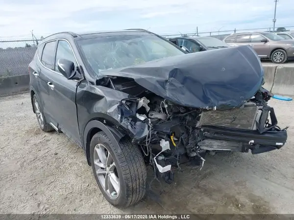 5XYZUDLA9HG396880 2017 HYUNDAI SANTA FE - Image 1