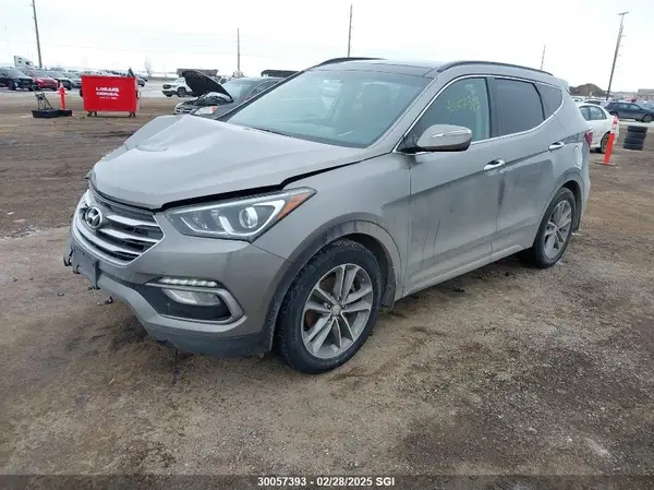5XYZUDLA9HG471867 2017 HYUNDAI SANTA FE - Image 2