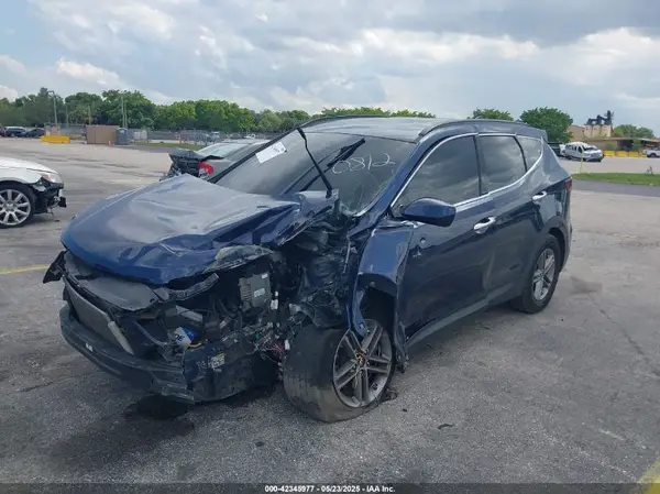 5XYZUDLB0HG470812 2017 HYUNDAI SANTA FE - Image 2