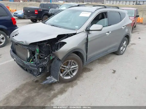 5XYZUDLB5HG388820 2017 HYUNDAI SANTA FE - Image 2