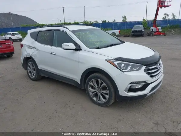5XYZUDLB5HG437725 2017 HYUNDAI SANTA FE - Image 1
