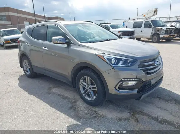 5XYZUDLB6HG421825 2017 HYUNDAI SANTA FE - Image 1