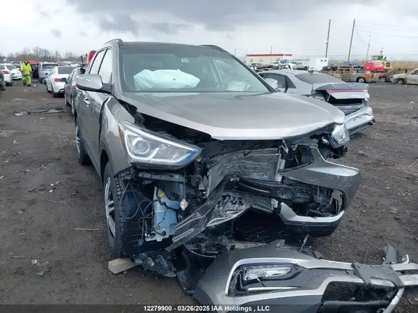 5XYZUDLB7HG396238 2017 HYUNDAI SANTA FE - Image 1