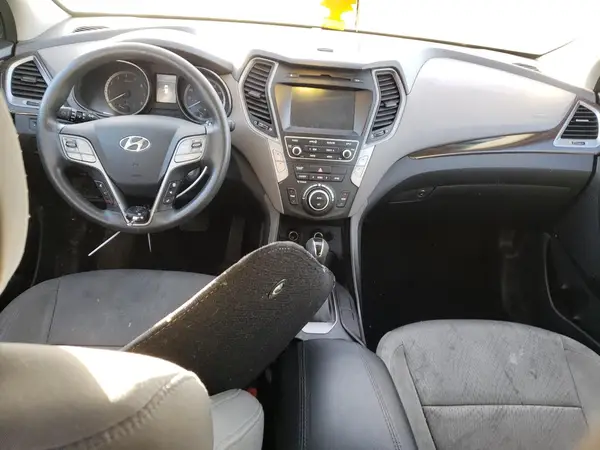 5XYZUDLB8HG388133 2017 HYUNDAI SANTA FE - Image 8