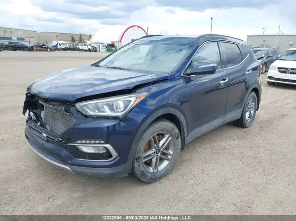 5XYZUDLB8HG467561 2017 HYUNDAI SANTA FE - Image 2