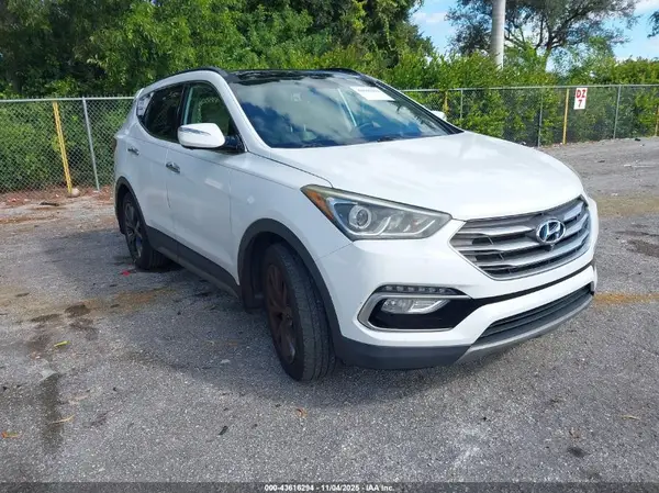 5XYZW4LA0HG495694 2017 HYUNDAI SANTA FE - Image 1