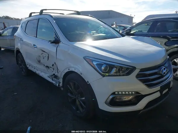5XYZW4LA6JG537405 2018 HYUNDAI SANTA FE - Image 1