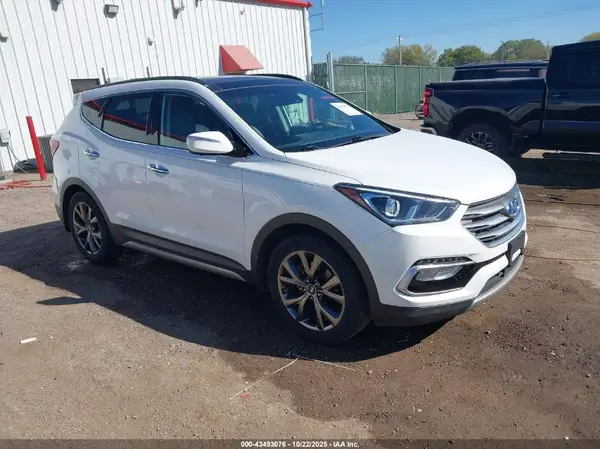 5XYZW4LA7JG570977 2018 HYUNDAI SANTA FE - Image 1