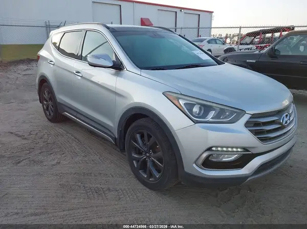 5XYZW4LA8JG505796 2018 HYUNDAI SANTA FE - Image 1