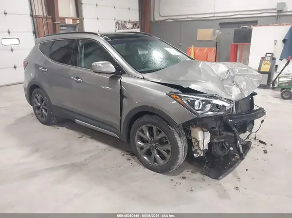 5XYZWDLA0HG477437 2017 HYUNDAI SANTA FE - Image 1