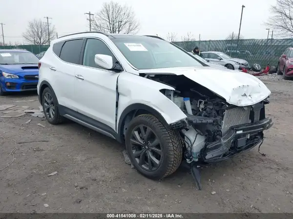 5XYZWDLA2HG477455 2017 HYUNDAI SANTA FE - Image 1