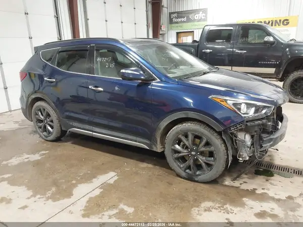 5XYZWDLA6HG472596 2017 HYUNDAI SANTA FE - Image 1