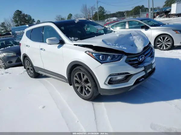 5XYZWDLA6JG566676 2018 HYUNDAI SANTA FE - Image 1