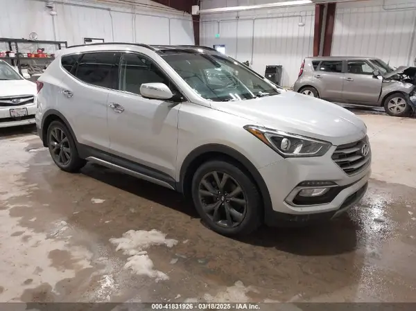 5XYZWDLA7HG410284 2017 HYUNDAI SANTA FE - Image 1
