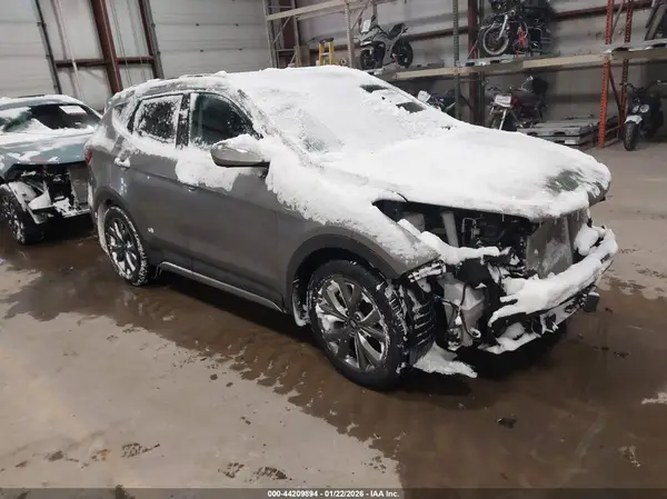 5XYZWDLA7JG570669 2018 HYUNDAI SANTA FE - Image 1