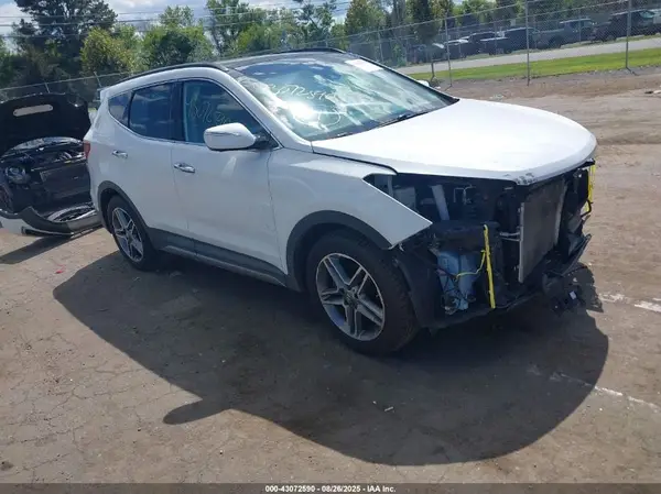 5XYZWDLA9HG479199 2017 HYUNDAI SANTA FE - Image 1