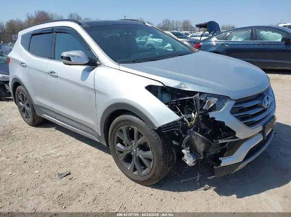 5XYZWDLAXHG394937 2017 HYUNDAI SANTA FE - Image 1