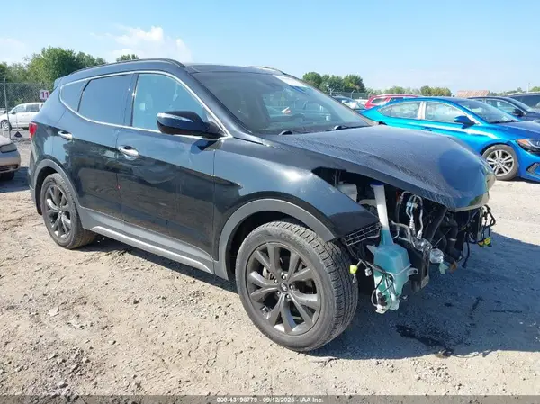 5XYZWDLAXJG518601 2018 HYUNDAI SANTA FE - Image 1