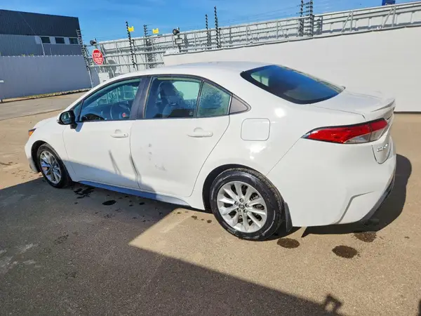 5YFB4MBE7MP087954 2021 TOYOTA COROLLA - Image 2