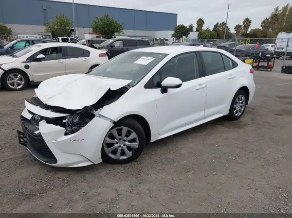 5YFB4MDE1PP001281 2023 TOYOTA COROLLA - Image 2