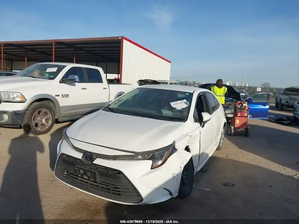 5YFB4MDE2RP080866 2024 TOYOTA COROLLA - Image 2