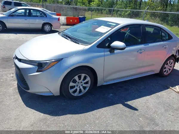 5YFB4MDE2SP264677 2025 TOYOTA COROLLA - Image 2