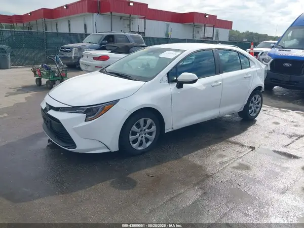 5YFB4MDE3PP006157 2023 TOYOTA COROLLA - Image 2