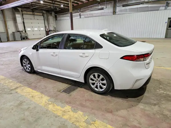 5YFB4MDE3PP057903 2023 TOYOTA COROLLA - Image 2