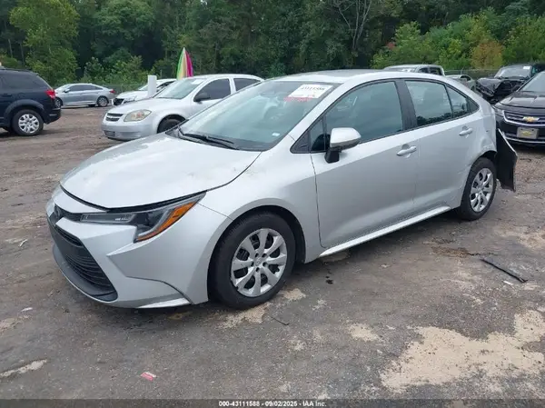 5YFB4MDE3RP111607 2024 TOYOTA COROLLA - Image 2