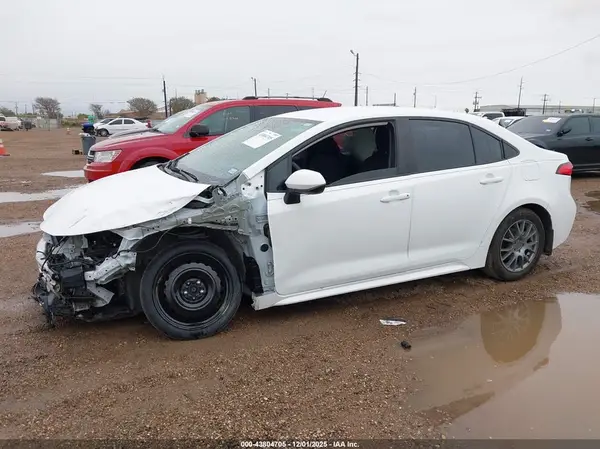 5YFB4MDE4RP217564 2024 TOYOTA COROLLA - Image 2