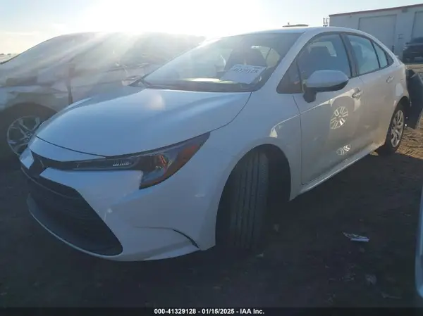 5YFB4MDE5RP223289 2024 TOYOTA COROLLA - Image 2