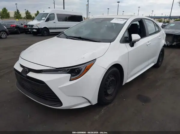 5YFB4MDE7RP180493 2024 TOYOTA COROLLA - Image 2