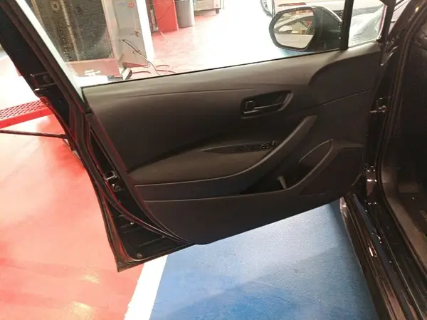 5YFB4MDE8PP038487 2023 TOYOTA COROLLA - Image 2