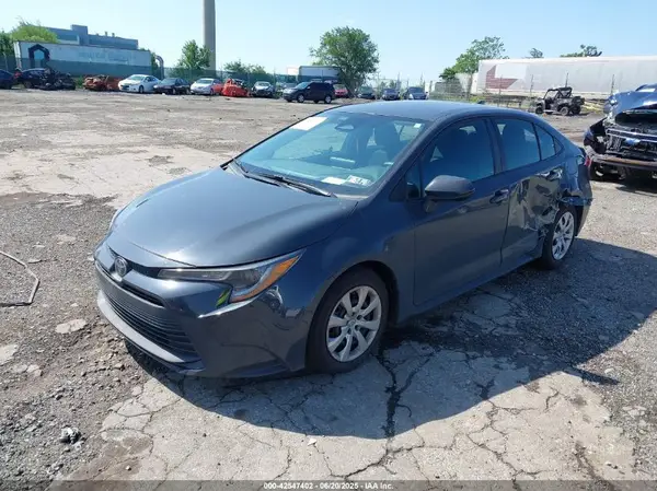 5YFB4MDE8RP088051 2024 TOYOTA COROLLA - Image 2