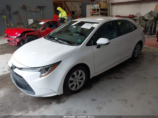 5YFB4MDE8RP093122 2024 TOYOTA COROLLA - Image 2