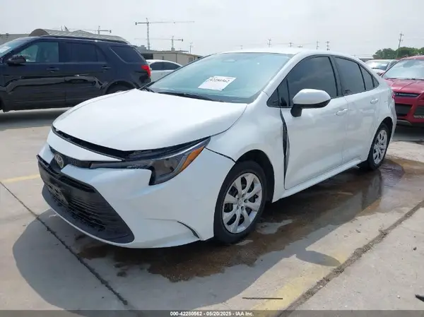 5YFB4MDE8RP102062 2024 TOYOTA COROLLA - Image 2