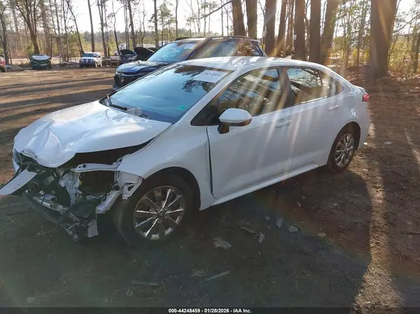 5YFB4MDE8RP127835 2024 TOYOTA COROLLA - Image 2