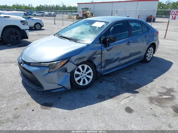 5YFB4MDE8RP133621 2024 TOYOTA COROLLA - Image 2