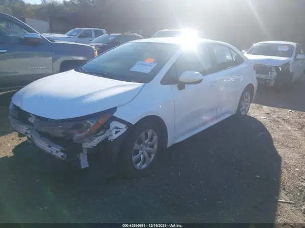 5YFB4MDE8RP144683 2024 TOYOTA COROLLA - Image 2