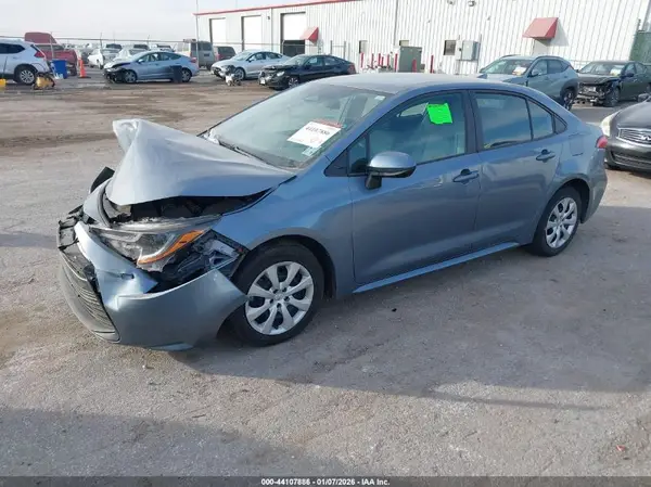 5YFB4MDE8RP145266 2024 TOYOTA COROLLA - Image 2