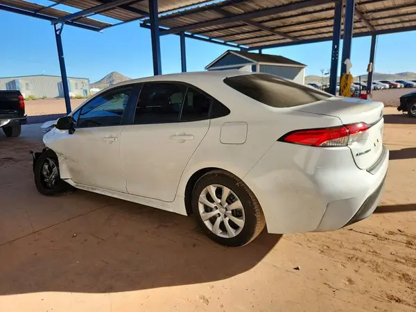 5YFB4MDE8RP172211 2024 TOYOTA COROLLA - Image 2