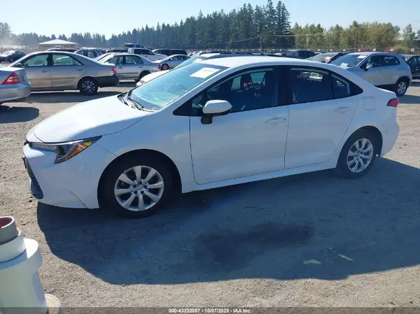 5YFB4MDE8RP188022 2024 TOYOTA COROLLA - Image 2