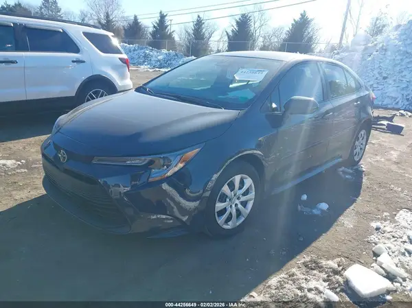 5YFB4MDE8RP211847 2024 TOYOTA COROLLA - Image 2