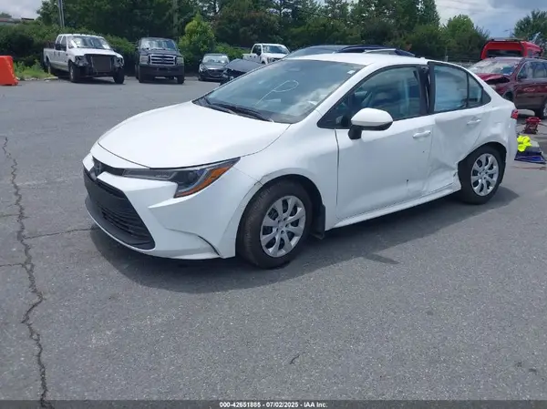 5YFB4MDE8RP215557 2024 TOYOTA COROLLA - Image 2