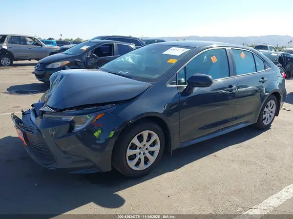 5YFB4MDE8SP266806 2025 TOYOTA COROLLA - Image 2