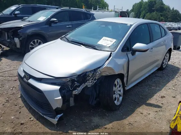 5YFB4MDE8SP276039 2025 TOYOTA COROLLA - Image 2